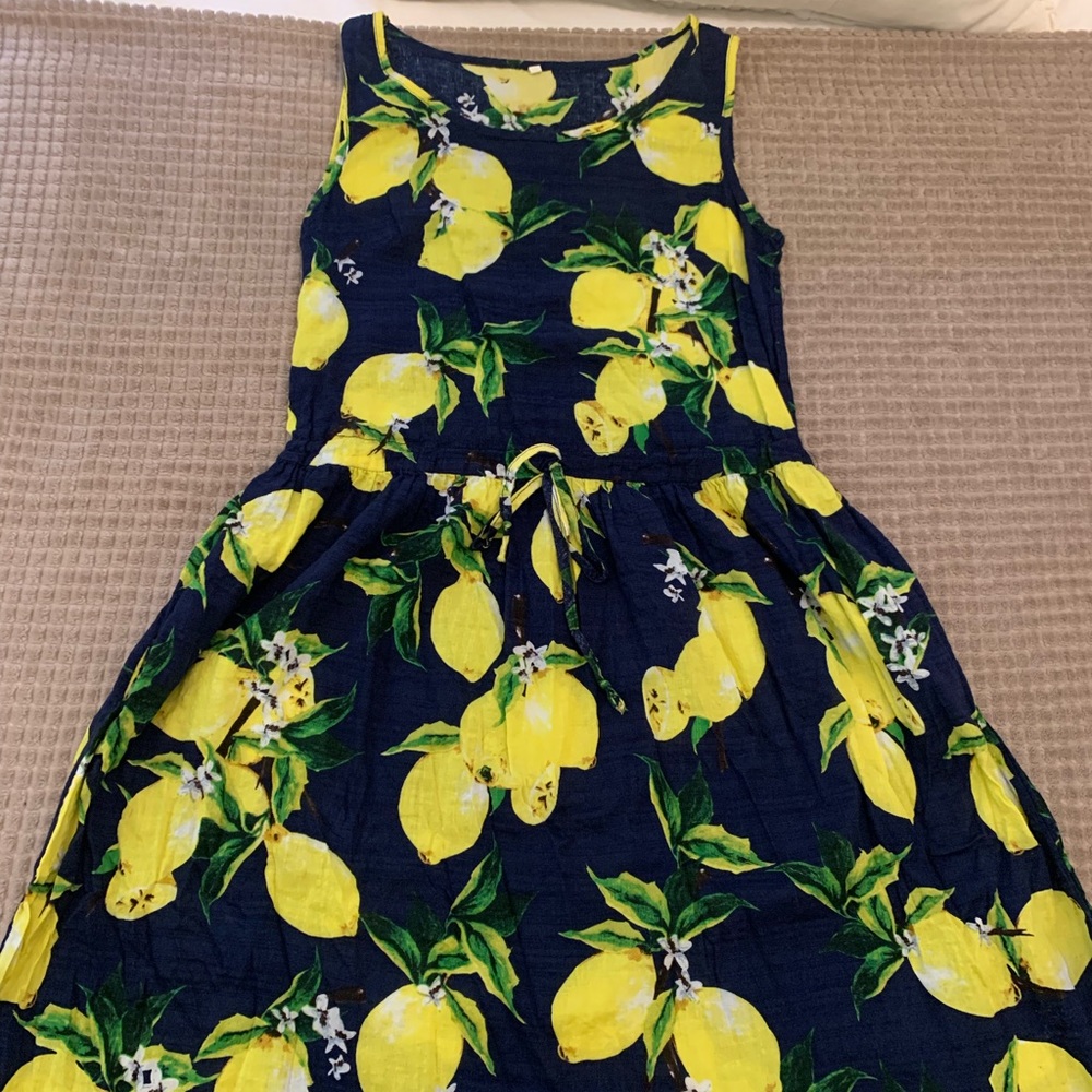 Super light weight , thin summer dress with beautiful lemons